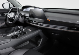 Подержанный автомобиль Changan UNI-K 2022 года (9 фото)