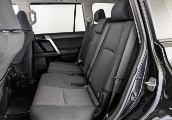 Подержанный автомобиль Toyota Land Cruiser Prado 2021 года (18 фото)