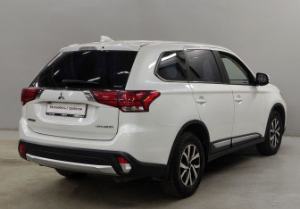 Подержанный автомобиль Mitsubishi Outlander 2018 года (5 фото)