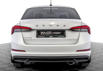 Подержанный автомобиль Skoda Rapid Liftback 2021 года (6 фото)