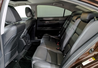 Подержанный автомобиль Lexus ES 2018 года (18 фото)