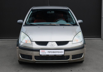Подержанный автомобиль Mitsubishi Colt Hatchback 2007 года (2 фото)