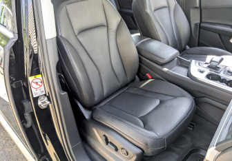 Подержанный автомобиль Audi Q7 2018 года (23 фото)