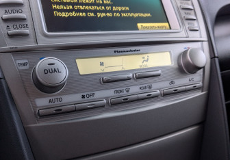 Подержанный автомобиль Toyota Camry Sedan 2011 года (14 фото)