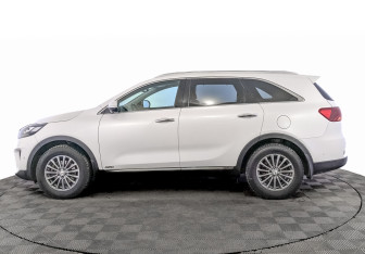 Подержанный автомобиль Kia Sorento 2018 года (8 фото)