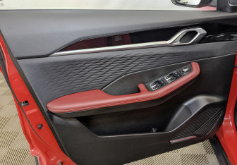 Подержанный автомобиль Geely Coolray 2024 года (18 фото)