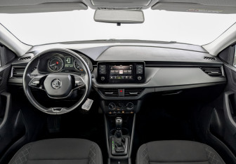 Подержанный автомобиль Skoda Rapid Liftback 2021 года (14 фото)
