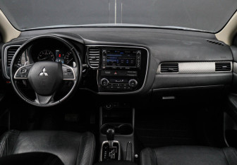 Подержанный автомобиль Mitsubishi Outlander 2012 года (9 фото)