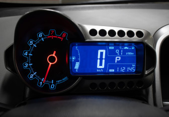 Подержанный автомобиль Chevrolet Aveo Hatchback 2013 года (11 фото)