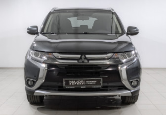 Подержанный автомобиль Mitsubishi Outlander 2018 года (2 фото)