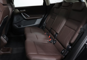 Подержанный автомобиль BMW X1 2023 года (10 фото)