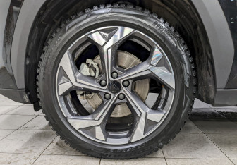 Подержанный автомобиль Geely Atlas 2024 года (18 фото)