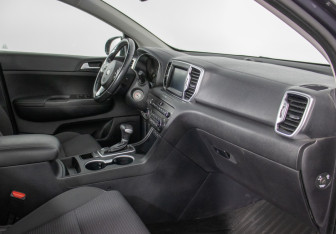 Подержанный автомобиль Kia Sportage 2018 года (9 фото)