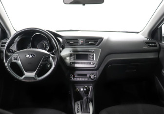 Подержанный автомобиль Kia Rio Sedan 2017 года (6 фото)