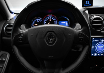 Подержанный автомобиль Renault Duster 2017 года (10 фото)