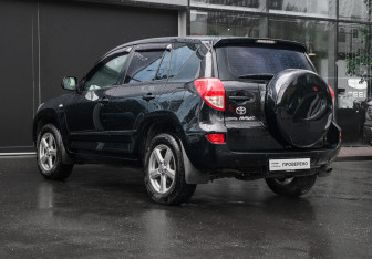 Подержанный автомобиль Toyota RAV4 2008 года (6 фото)