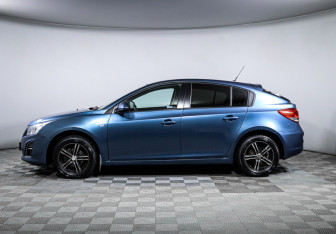 Подержанный автомобиль Chevrolet Cruze Hatchback 2013 года (8 фото)