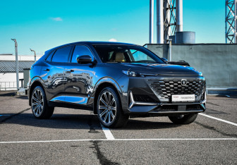 Подержанный автомобиль Changan UNI-K 2024 года (3 фото)