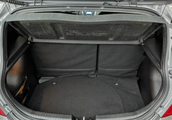 Подержанный автомобиль Hyundai Solaris Hatchback 2013 года (10 фото)