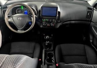 Подержанный автомобиль Hyundai i30 Hatchback 2010 года (11 фото)