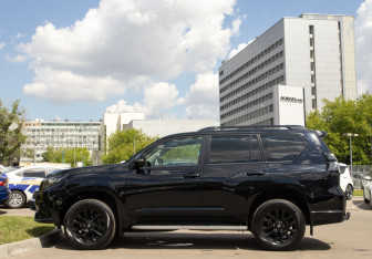 Подержанный автомобиль Toyota Land Cruiser Prado 2021 года (6 фото)