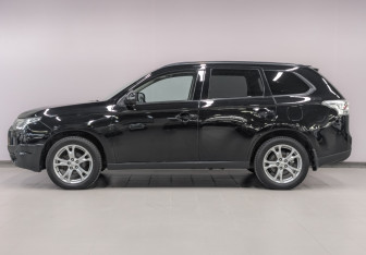 Подержанный автомобиль Mitsubishi Outlander 2014 года (8 фото)