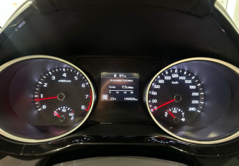 Подержанный автомобиль Kia Ceed Hatchback 2018 года (18 фото)
