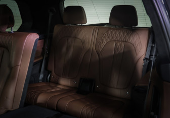 Подержанный автомобиль BMW X7 2023 года (12 фото)