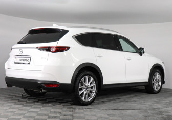 Подержанный автомобиль Mazda CX-8 2022 года (5 фото)