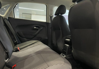 Подержанный автомобиль Volkswagen Polo Sedan 2011 года (11 фото)