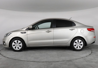 Подержанный автомобиль Kia Rio Sedan 2015 года (8 фото)