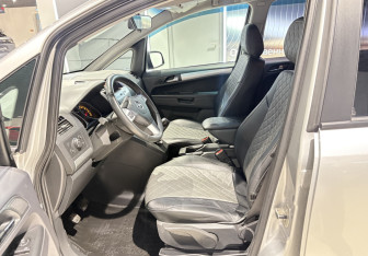 Подержанный автомобиль Opel Zafira Compactvan 2012 года (7 фото)