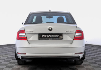 Подержанный автомобиль Skoda Octavia Liftback 2019 года (6 фото)