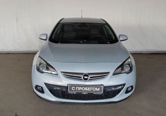 Подержанный автомобиль Opel Astra Hatchback 2012 года (2 фото)