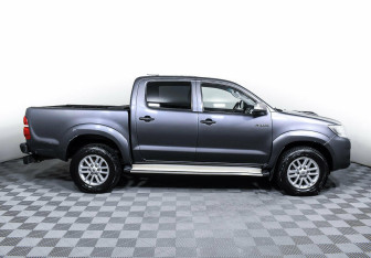 Подержанный автомобиль Toyota Hilux 2012 года (4 фото)