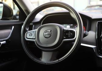 Подержанный автомобиль Volvo S90 2021 года (14 фото)