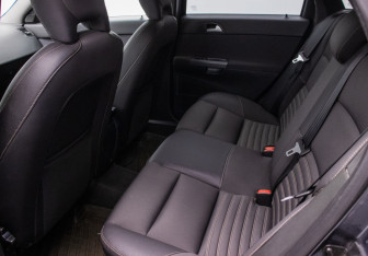 Подержанный автомобиль Volvo S40 2011 года (11 фото)