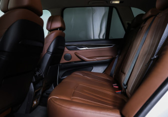 Подержанный автомобиль BMW X5 2016 года (12 фото)