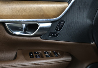 Подержанный автомобиль Volvo S90 2020 года (23 фото)