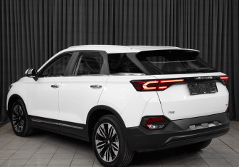 Новый FAW Bestune T77 2024 (7 фото)