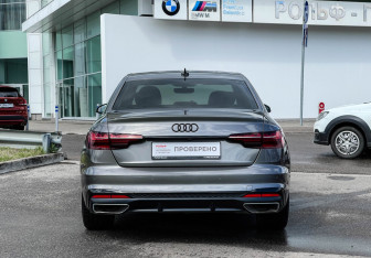 Подержанный автомобиль Audi A4 Sedan 2021 года (6 фото)