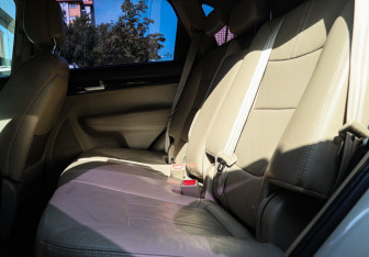 Подержанный автомобиль Kia Sorento 2011 года (8 фото)