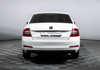 Подержанный автомобиль Skoda Octavia Liftback 2014 года (6 фото)