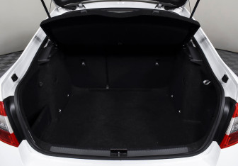 Подержанный автомобиль Skoda Octavia Liftback 2018 года (14 фото)