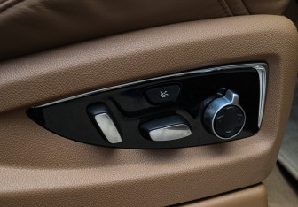Подержанный автомобиль Cadillac Escalade Suv 2016 года (18 фото)