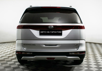 Подержанный автомобиль Kia Carnival 2021 года (4 фото)
