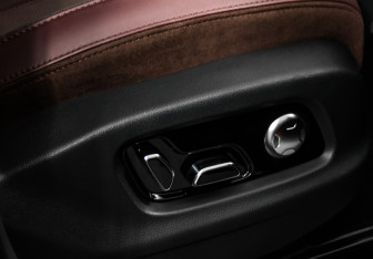 Подержанный автомобиль Hongqi E-HS9 2021 года (26 фото)