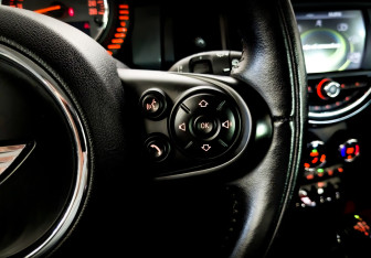 Подержанный автомобиль MINI Hatch 2017 года (25 фото)