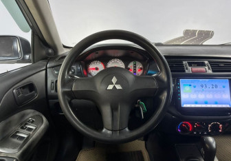 Подержанный автомобиль Mitsubishi Lancer Sedan 2009 года (17 фото)