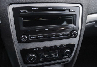 Подержанный автомобиль Skoda Octavia Liftback 2008 года (12 фото)